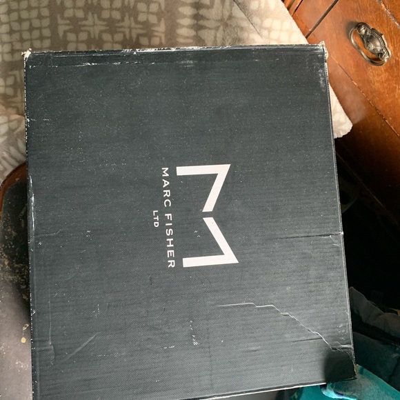 Marc Fisher White with Black Lug Sole Ankle Boots Women’s size 9.5 MLPATRICK - Picture 8 of 10